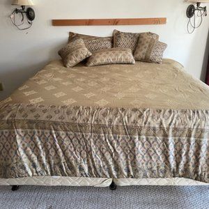 Duvet Cover & Dust Ruffle